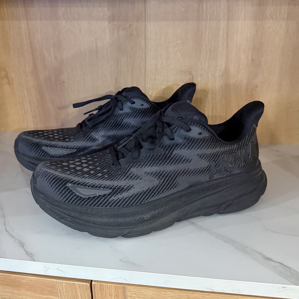 HOKA One One Clifton 9 Black Running Shoes Men’s 10B Wide Athletic Sneakers